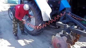 Сколько качать атмосвер в Тракторном колесе ?????