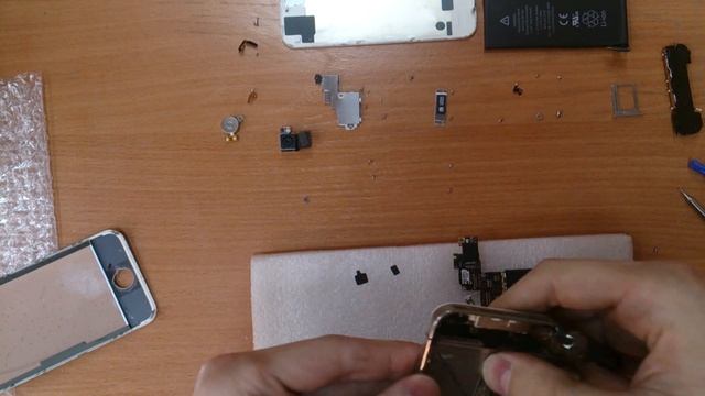 Разборка сборка iPhone 4S замена дисплея замена тачскрина замена модуля iPhone 4S смотреть онлайн