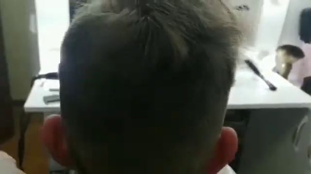 Men's haircut of the side zone.Стрижка боковой зоны и окантовка. смотреть онлайн