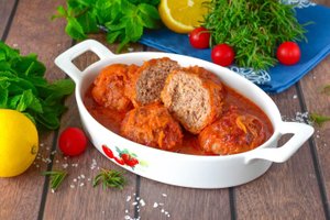КАК ПРИГОТОВИТЬ КОТЛЕТЫ С ТОМАТНОЙ ПОДЛИВКОЙ В ДУХОВКЕ