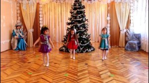 Танец звездочек с зажиганием елки. ДОУ №8 "Малыш" г.Шахтерск, Украина
