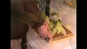 How to Chop Romaine Lettuce for a Caesar Salad