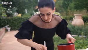 Գլանակաձև Փախլավա - Baklava Rolls Recipe - Heghineh Cooking Show in Armenian