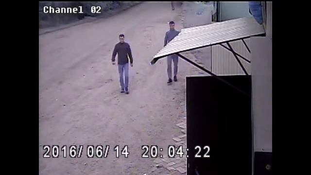 Полиция Пскова устанавливает личности граждан, подозреваемых в серии краж из магазинов смотреть онлайн