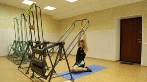 Качели Юлина. Полувис за руки, расслабление глубинных мышц и связок позвоночника.