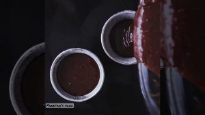 ?Шоколадный фондан с клубникой в микроволновке за 5 минут?