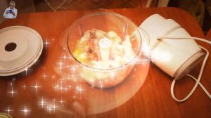 Фрикадельки из куриного филе. Куриный бульон с отварным яйцом.