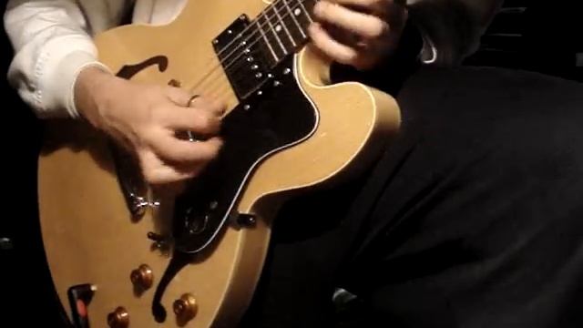 Guitar solo on a Epiphone Dot ES-335 смотреть онлайн