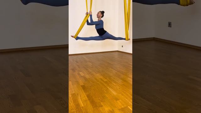 ШПАГАТ В ГАМАКЕ #shorts  #aerialyoga #sport #yoga #sports