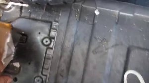 Где находится аккумулятор в БМВ Х5