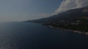 Пляжи Ялты (Мисхор-Ай-Петри) с высоты полёта дрона.