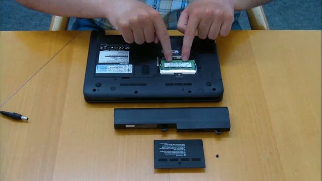 Toshiba NB250 Series: Belleğin Değiştirilmesi смотреть онлайн