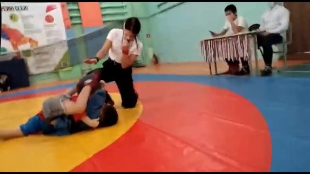 Победный бой. 25.12.21 г. МБОУ ООШ п.Синда на открытом турнире Партер-самбо. смотреть онлайн