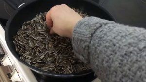 Как пожарить семечки вкусно