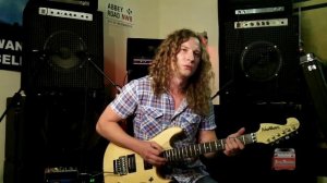 Palm Mute / Мют, глушение правой рукой.