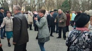 "БУЙ БУЙ"... звучит на танцполе в Гомельском парке...8.04.2023года.