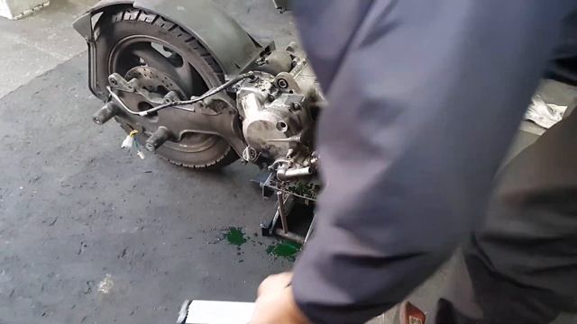 GTS125 Voyager Motorcycle engine repair - coolant found in cylinder (2015 model) смотреть онлайн