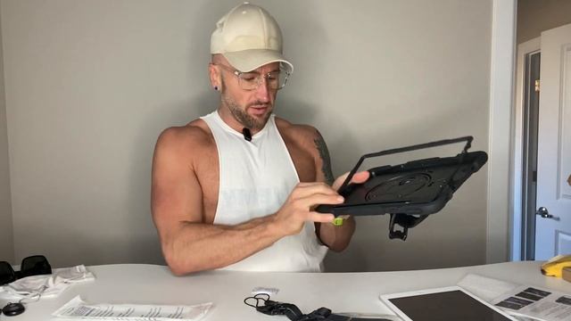 Does This Military Grade Case Make Your IPAD Indestructible? REVIEW смотреть онлайн