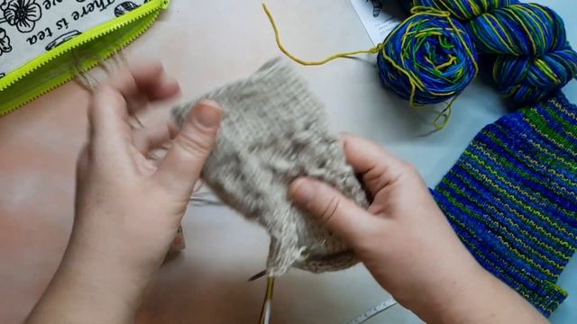 Итоги вязальные Триостарты Апрель/Шапка из Gazzal Happy Feet/Носки  спицами/Шапка из Alize Superwas