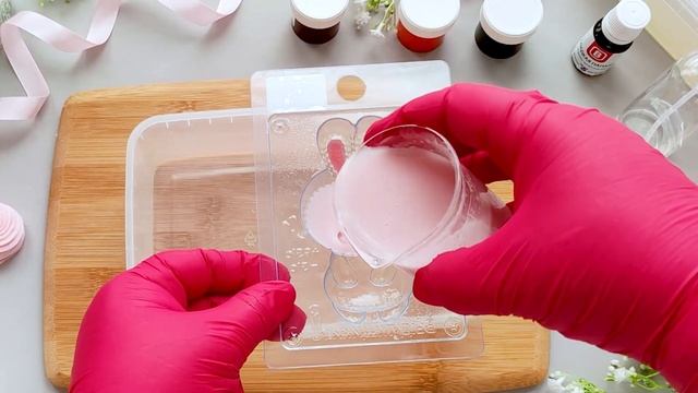 Делаем мыло в форме милых кроликов. Пипеточная заливка | Выдумщики смотреть онлайн