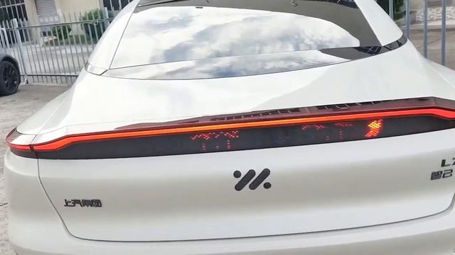 IM Motors Zhiji L7 emergency stop signal смотреть онлайн