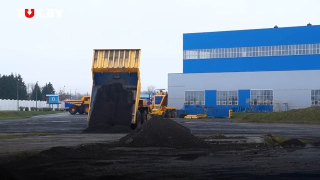 Как БЕЛАЗы ездят без водителя смотреть онлайн