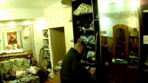 Подвесные двери в шкафу-купе постоянно выпадают непрактичная конструкция такой шкаф мы не делаем