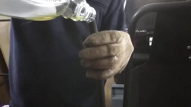 Как смазать подклинивший тросик (управления, КПП, газа, сцепления, ручного тормоза) смотреть онлайн