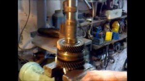 Запрессовка шестерни 3 передачи Audi 80 Часть 2