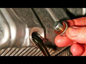 ДЛЯ ЧЕГО ОПЫТНЫЕ АВТОМЕХАНИКИ ПРОДУВАЮТ ДВИГАТЕЛЬ ВОЗДУХОМ ПРИ ЗАМЕНЕ МАСЛА