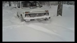 Нива в снегу