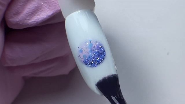 Как сделать быстрый дизайн ногтей на Новый Год 2022 | Новогодняя игрушка смотреть онлайн