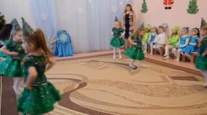 Детский танец ёлочек.