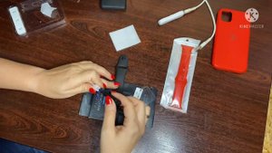 Поклейка защитного стекла на Apple Watch .