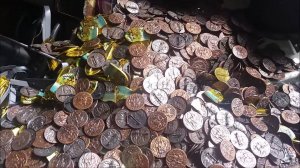 Находки на  свалке , сокровища Египта,  творчество военнопленных, серебро, фарфор, бижутерия.