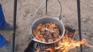 Рецепт вкусного и лёгкого блюда. Баранина с овощами по-турецки на костре в казане