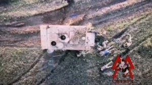 Точное попадание в открытый люк М-113 ВСУ.