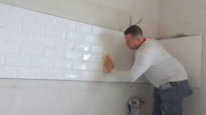 Замывка плитки после затирки и расшивки.