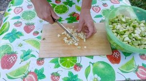 Жареные кабачки в казане на костре