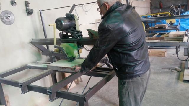 деревообрабатывающий многопильный раскроечный станок, отрезной по дереву смотреть онлайн