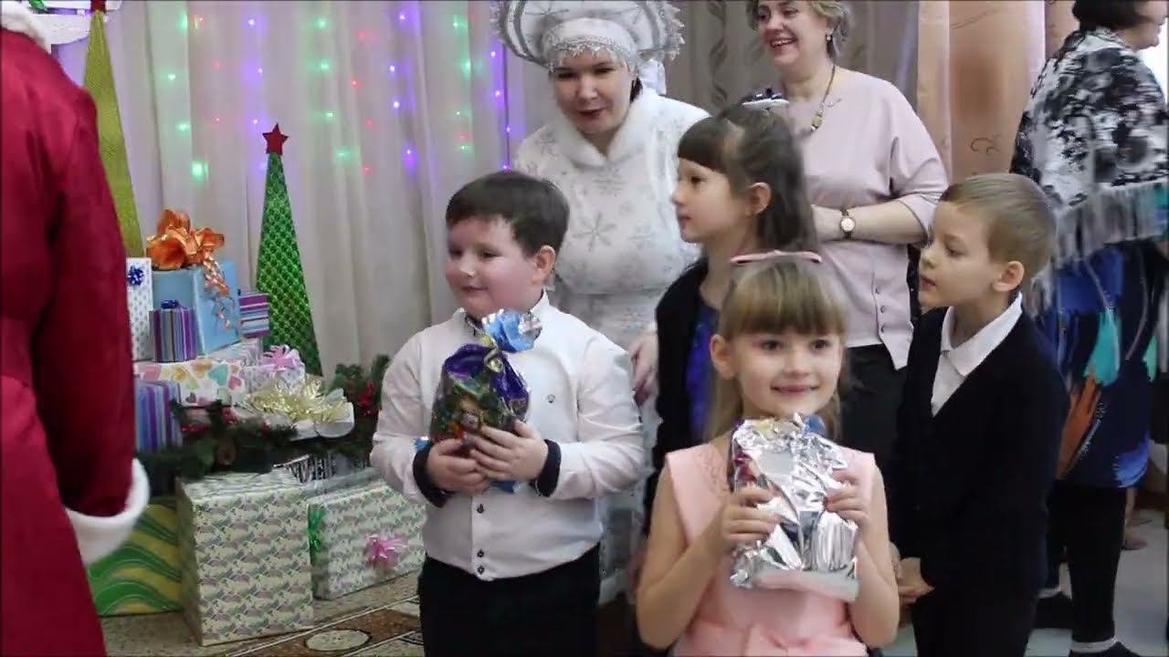 Новогоднее представление в школе раннего развития 