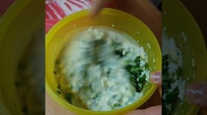 заливной пирог с луком и яйцом на сковороде