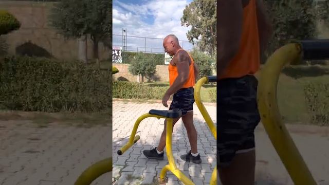 … Аланья часть 2 - занятия на тренажёрах уличного типа/… ... Alanya ... part 2-outdoor classes смотреть онлайн