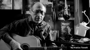 Виноградную косточку в теплую землю зарою Булат Окуджава