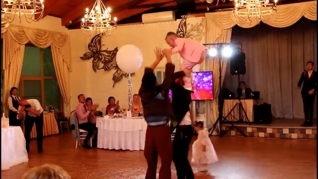 Акробаты из Екатеринбурга "Весёлый Роджер" смотреть онлайн