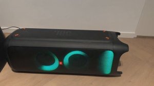 Jbl Partybox 1000 Bass test! 1100 watts of power ??