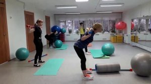 Упражнения с бодибаром и мячом Ягоды бедра ноги