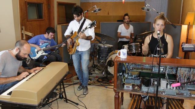 Wrecking Ball - Miley Cyrus - FUNK cover feat. Julia Nunes! смотреть онлайн