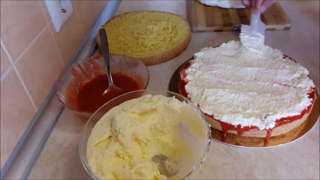 Очень ВКУСНЫЙ торт Рецепт БИСКВИТНОГО торта с БЕЗЕ Крем из МАНКИ и МАСЛА Летний торт Cake decoratio смотреть онлайн