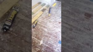 Клеим пол на ПЕНУ